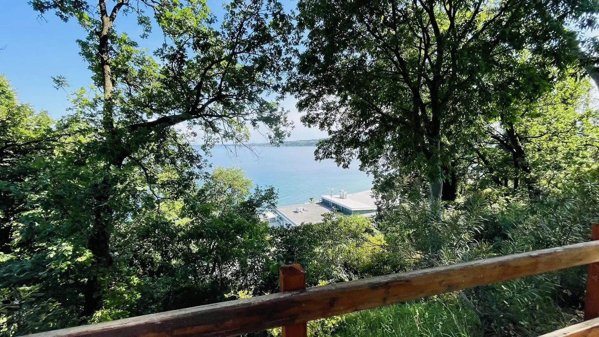 Apartment Casa Vacanze Blue Lake Padenghe sul Garda Italy